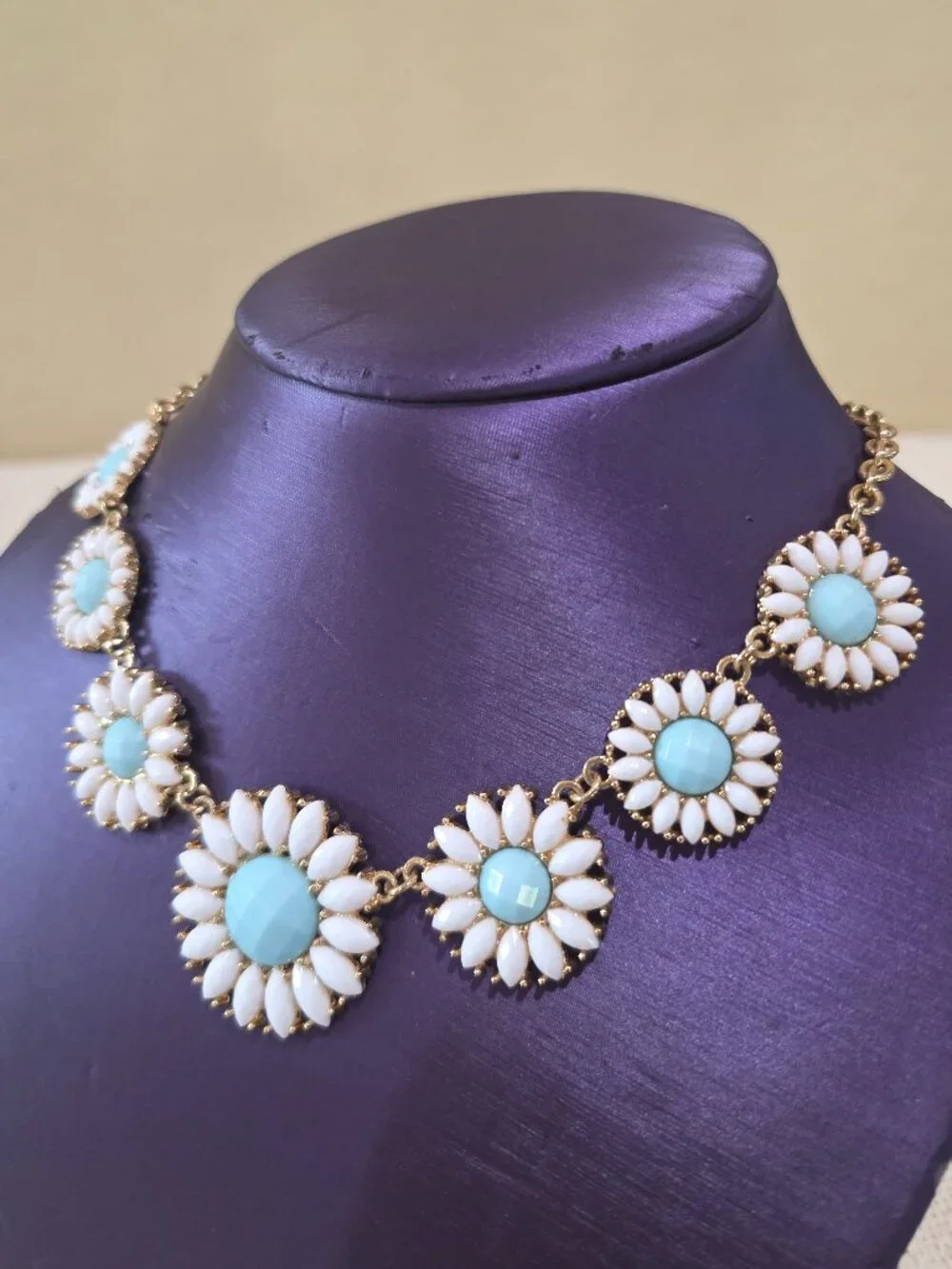 Retro White Blue Daisy Flower Statement Bib Collar Gold Floral Necklace